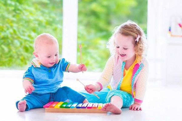 צעצועים חינוכיים לילד בן 9 חודשים: רשימה, תכונות והמלצות