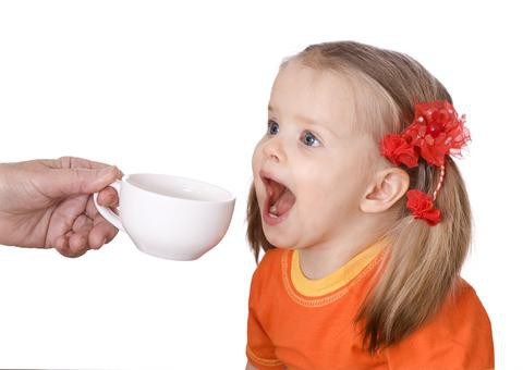 באיזה גיל אתה יכול לתת לילדים תה עם מנטה וסוגים אחרים
