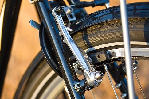 כיצד להתאים את הבלמים על אופניים? תכונות תהליך