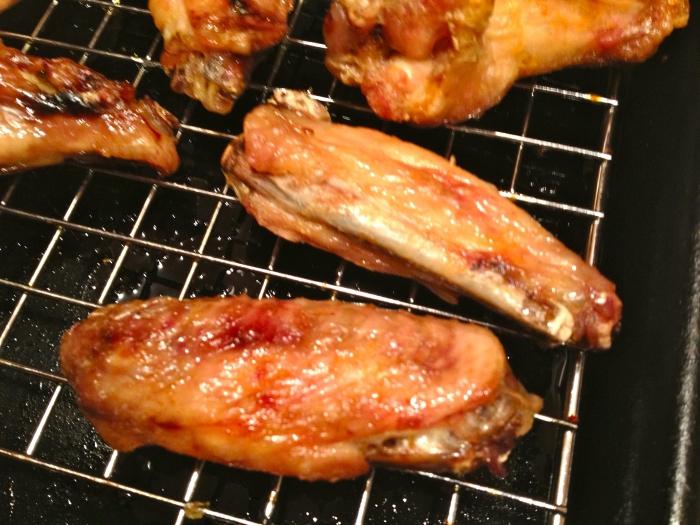איך לבשל כנפי עוף בתנור. טעים ופשוט