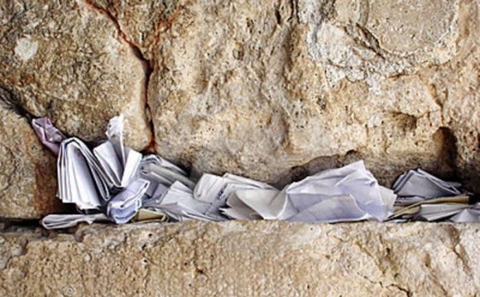 הכותל המערבי בירושלים. מה האבנים בוכה?